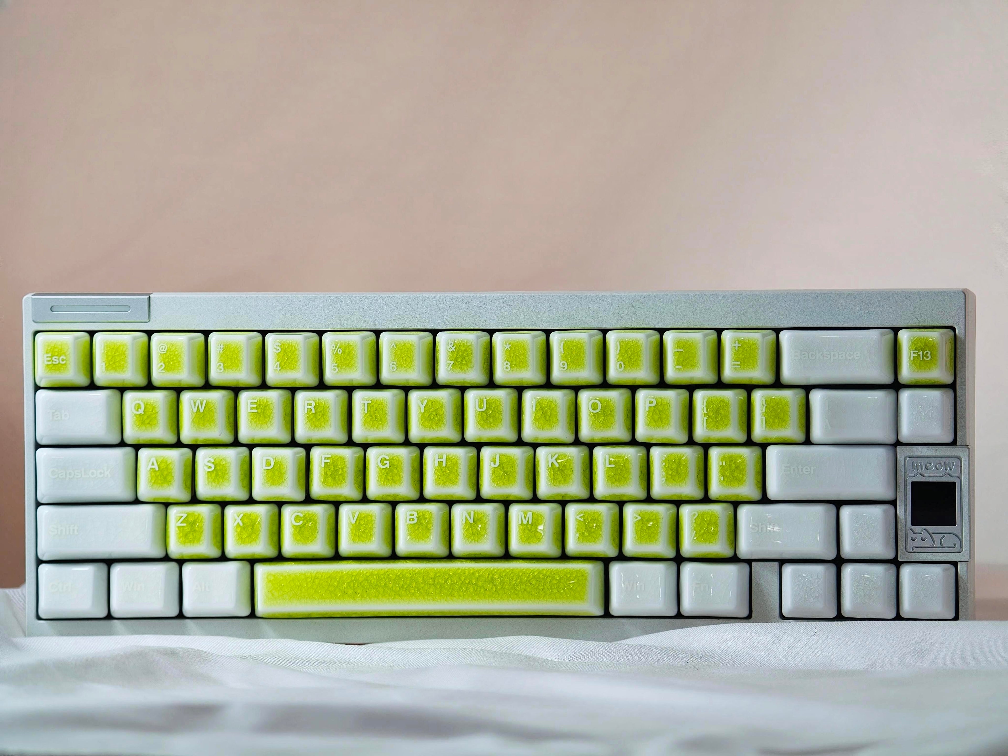 Ice Crackle — Ceramic Keycap Set · 61 Keys
