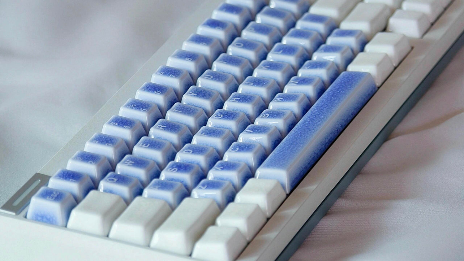 Ice Crackle — Ceramic Keycap Set · 61 Keys